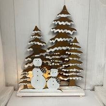 Load image into Gallery viewer, Xmas tree scene with snowmen/light
