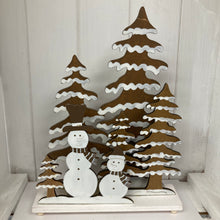 Load image into Gallery viewer, Xmas tree scene with snowmen/light
